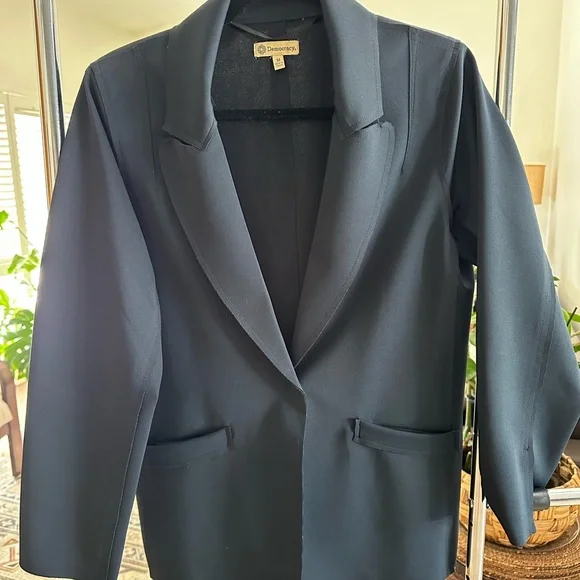 Classic Navy Blue Blazer w Raw Edge Seams and Velcro Button Size M - Picture 2 of 9